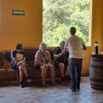 Visitantes en recorrido guiado